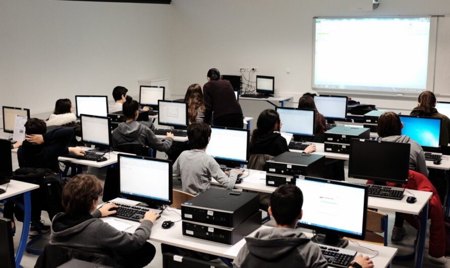 Quel Ordinateur Portable Choisir en 2024 pour Équiper Notre Salle Montage Vidéo 4K du Lycée ?